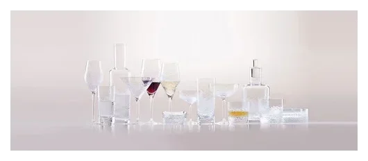 HOMMAGE COMETE Sklenice na martini 295 ml / ZWIESEL HANDMADE
