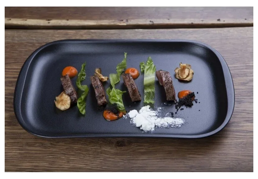 GRANDS CLASSICS Talíř na steak 32 x 21 cm / REVOL
