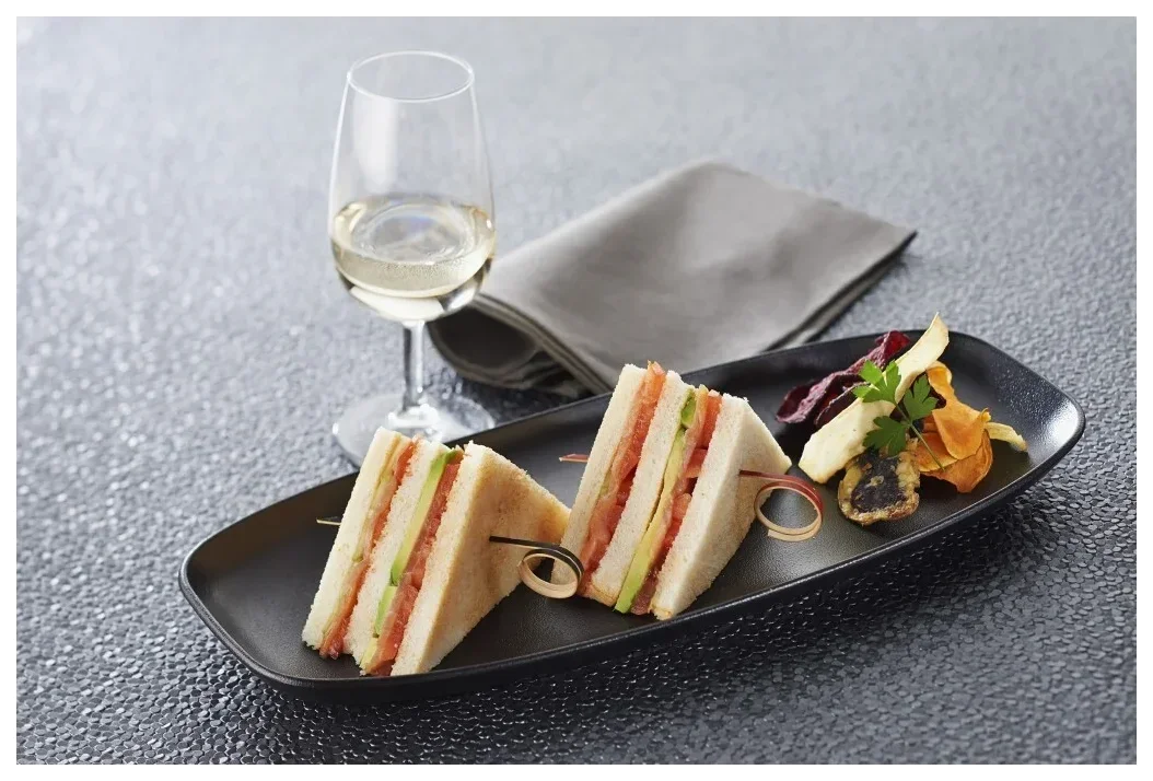 CLUB Obdélníkový talíř 36 x 15 cm černý / REVOL
