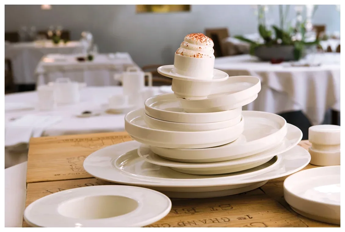 NORDIC Mělký talíř 24 cm / RAK PORCELAIN