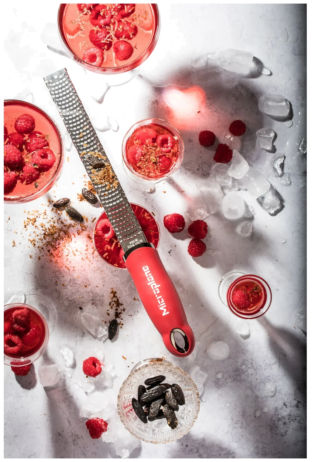 PREMIUM CLASSIC Struhadlo Zester, karmínově červené / MICROPLANE