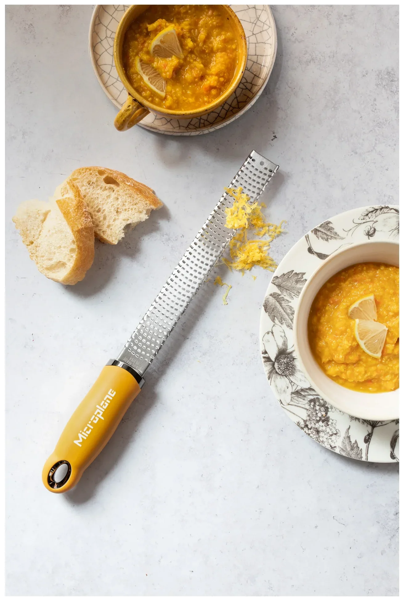 PREMIUM CLASSIC Hořčicově žluté struhadlo Zester / MICROPLANE