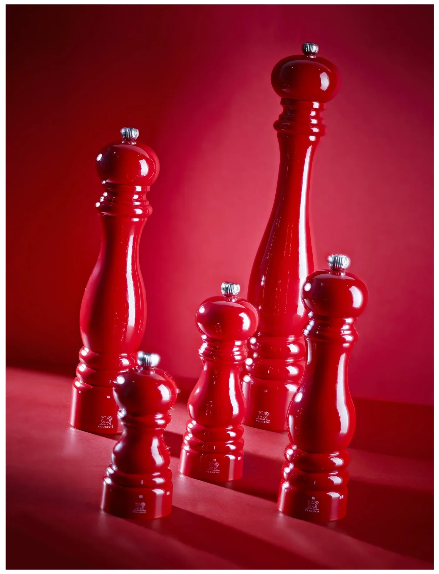 PARIS Mlýnek na pepř 18 cm Red Passion lacquer / PEUGEOT