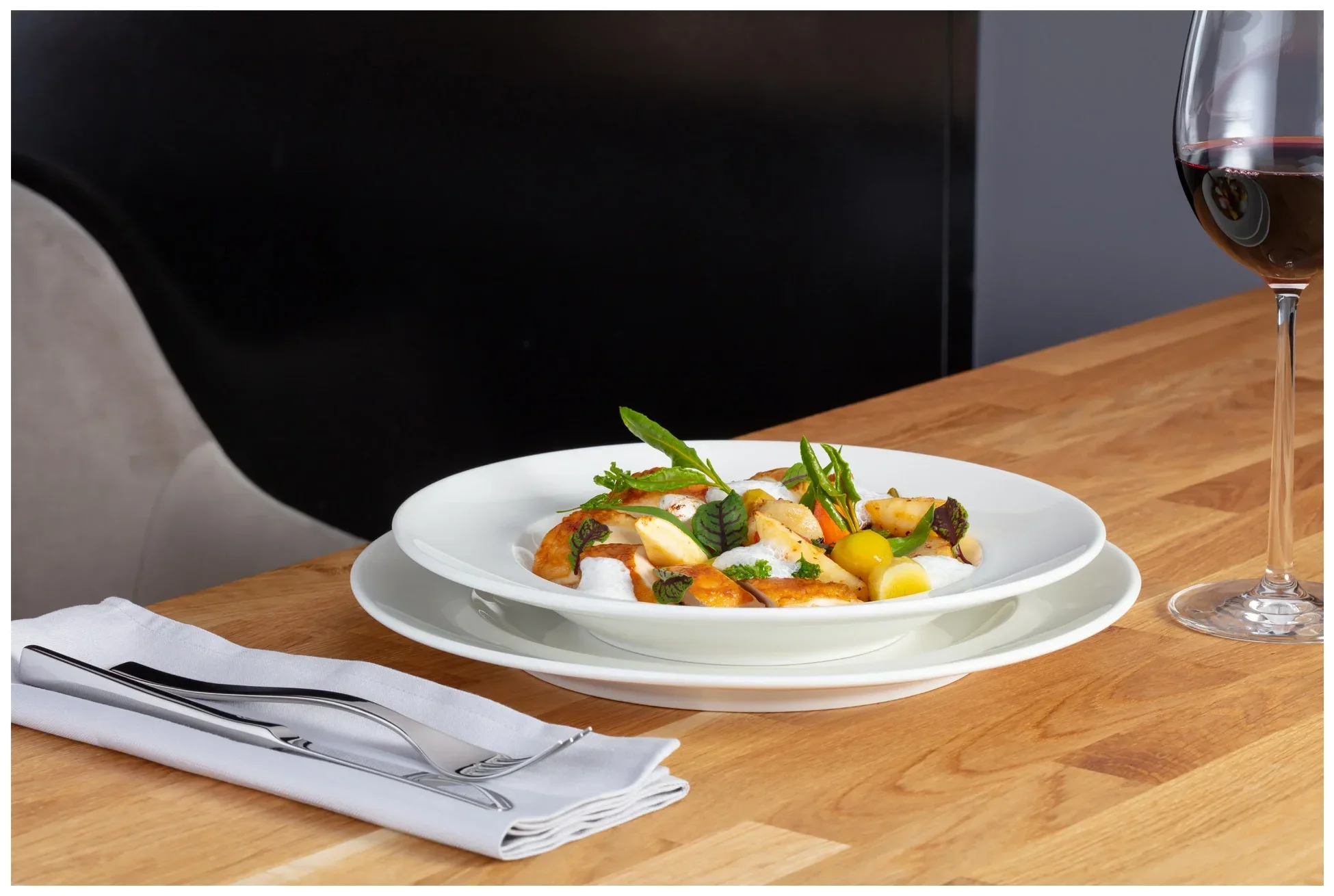 CLASSIC GOURMET Kulatý hluboký talíř 24 cm / RAK PORCELAIN