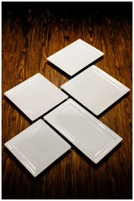 CLASSIC GOURMET Čtvercový mělký talíř 30 cm / RAK PORCELAIN