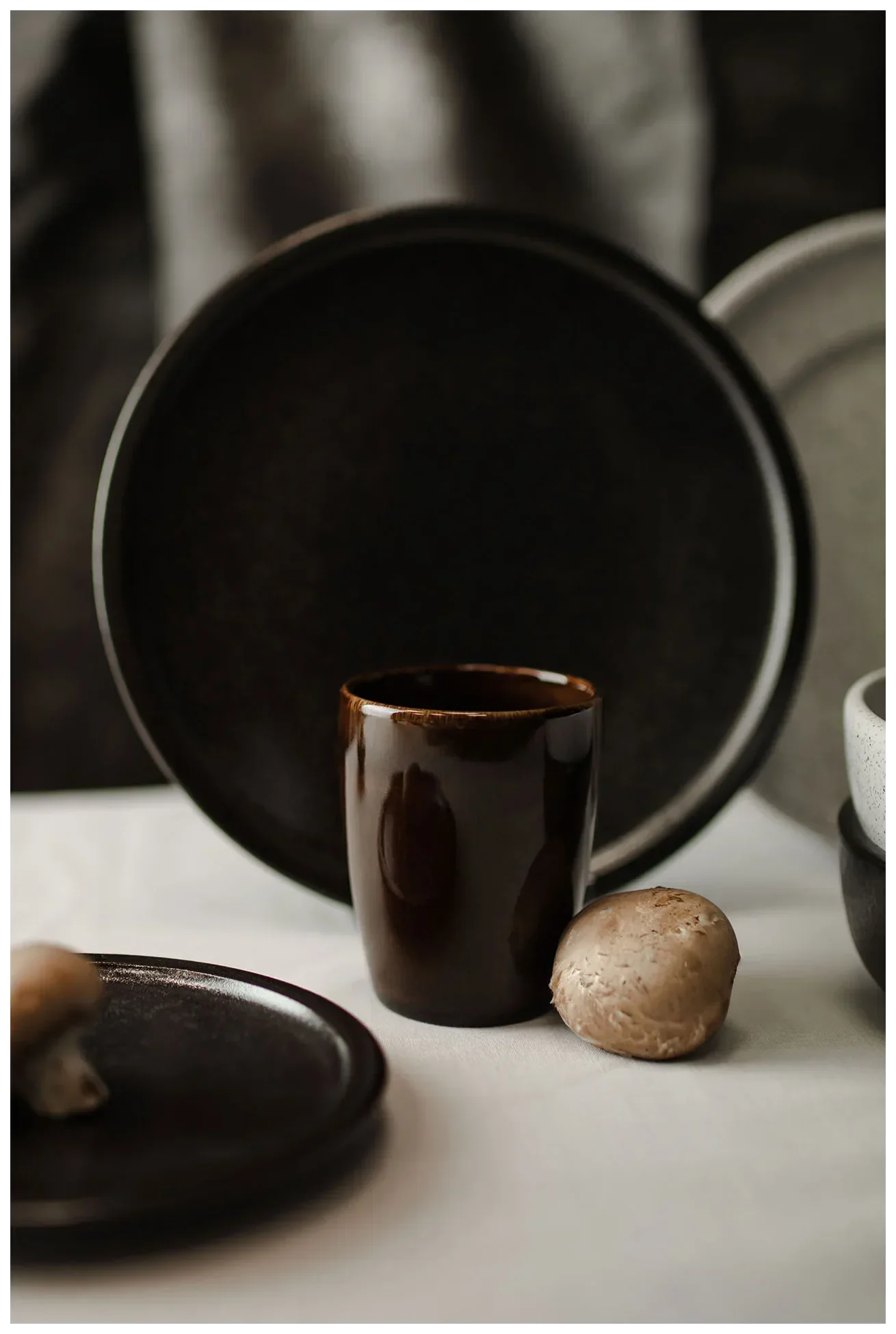 EASE RAKSTONE Hrnek bez ouška 230 ml jantarový / RAK PORCELAIN