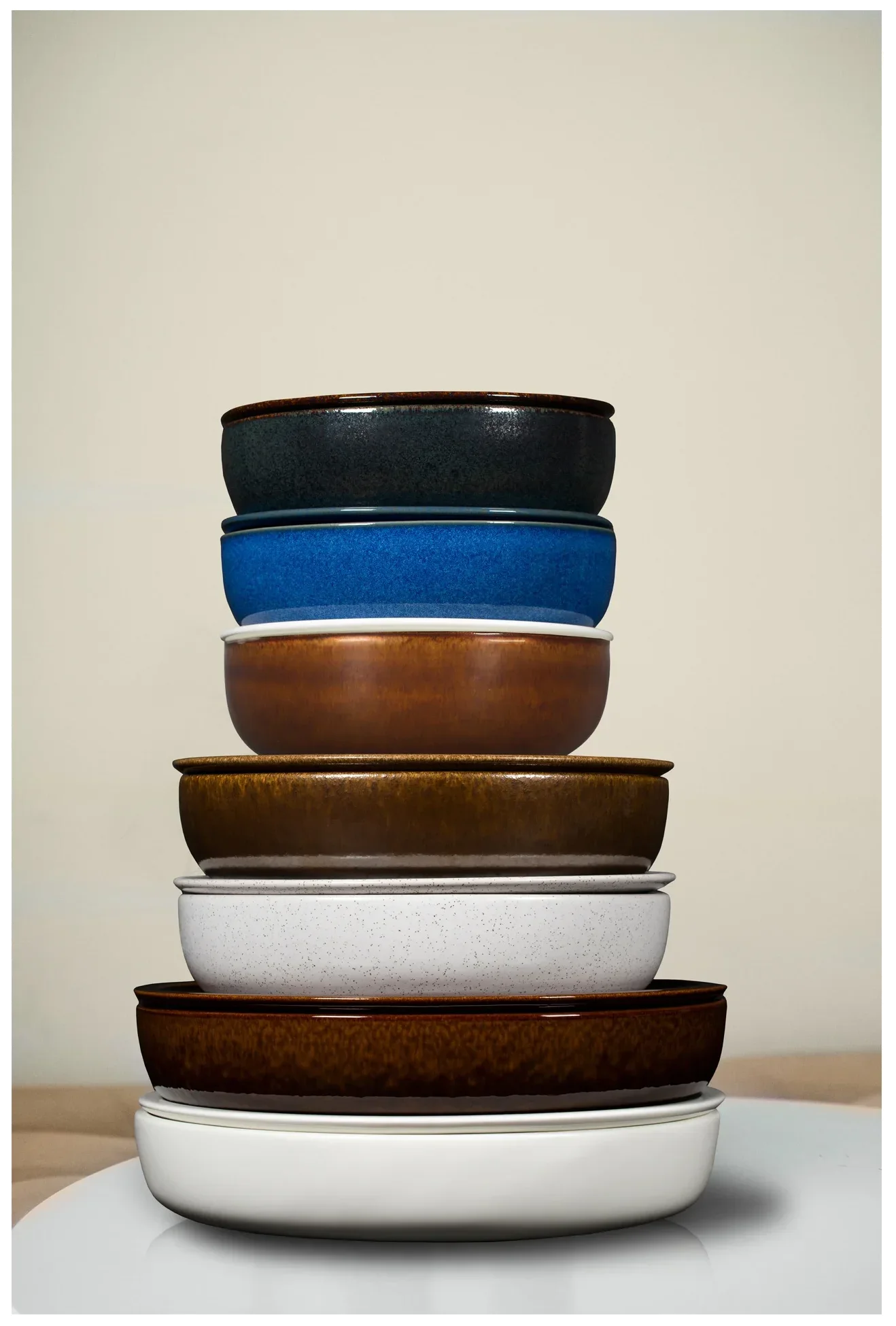 EASE RAKSTONE Mělký talíř 32 cm kobaltový / RAK PORCELAIN