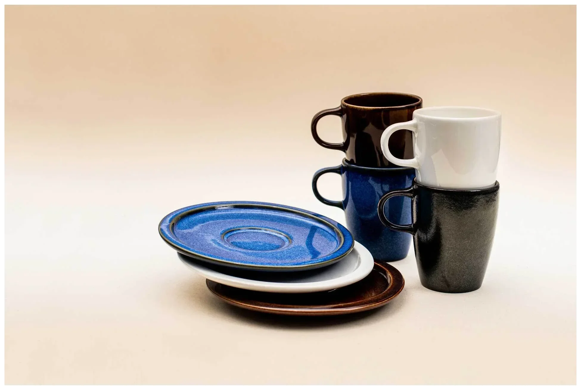 EASE RAKSTONE Podšálek 16,3 cm jantarový / RAK PORCELAIN