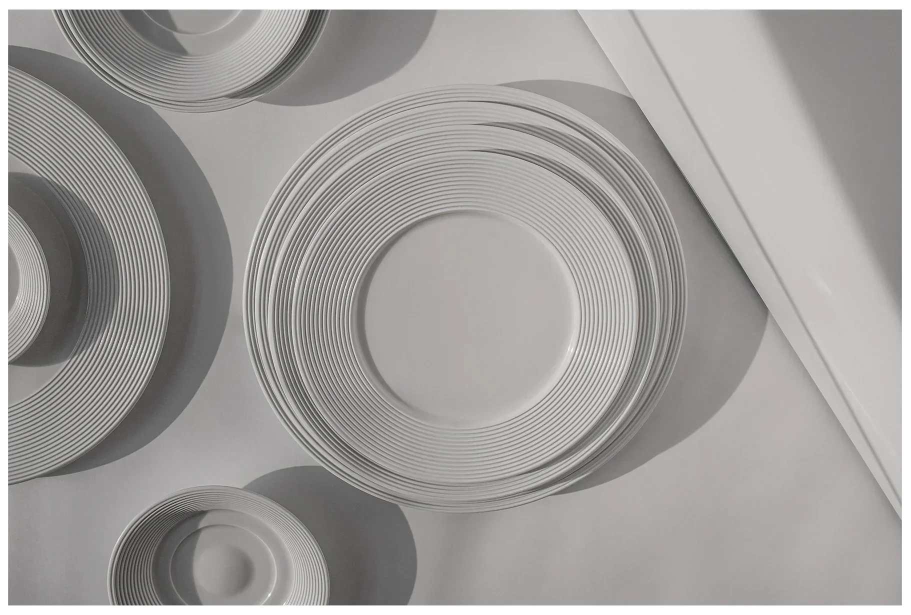 EVOLUTION Mělký talíř 25 cm / RAK PORCELAIN