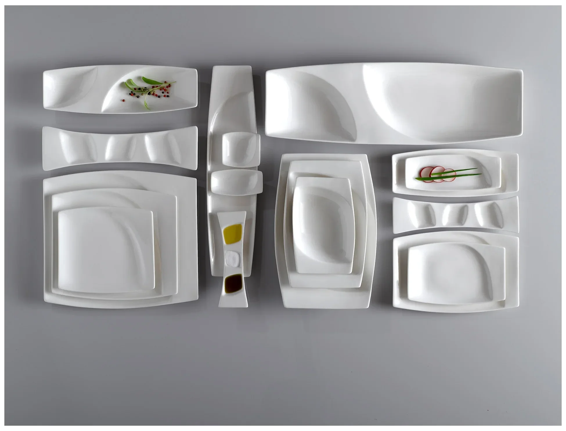 MAZZA Obdélníkový mělký talíř 32 x 21 cm / RAK PORCELAIN