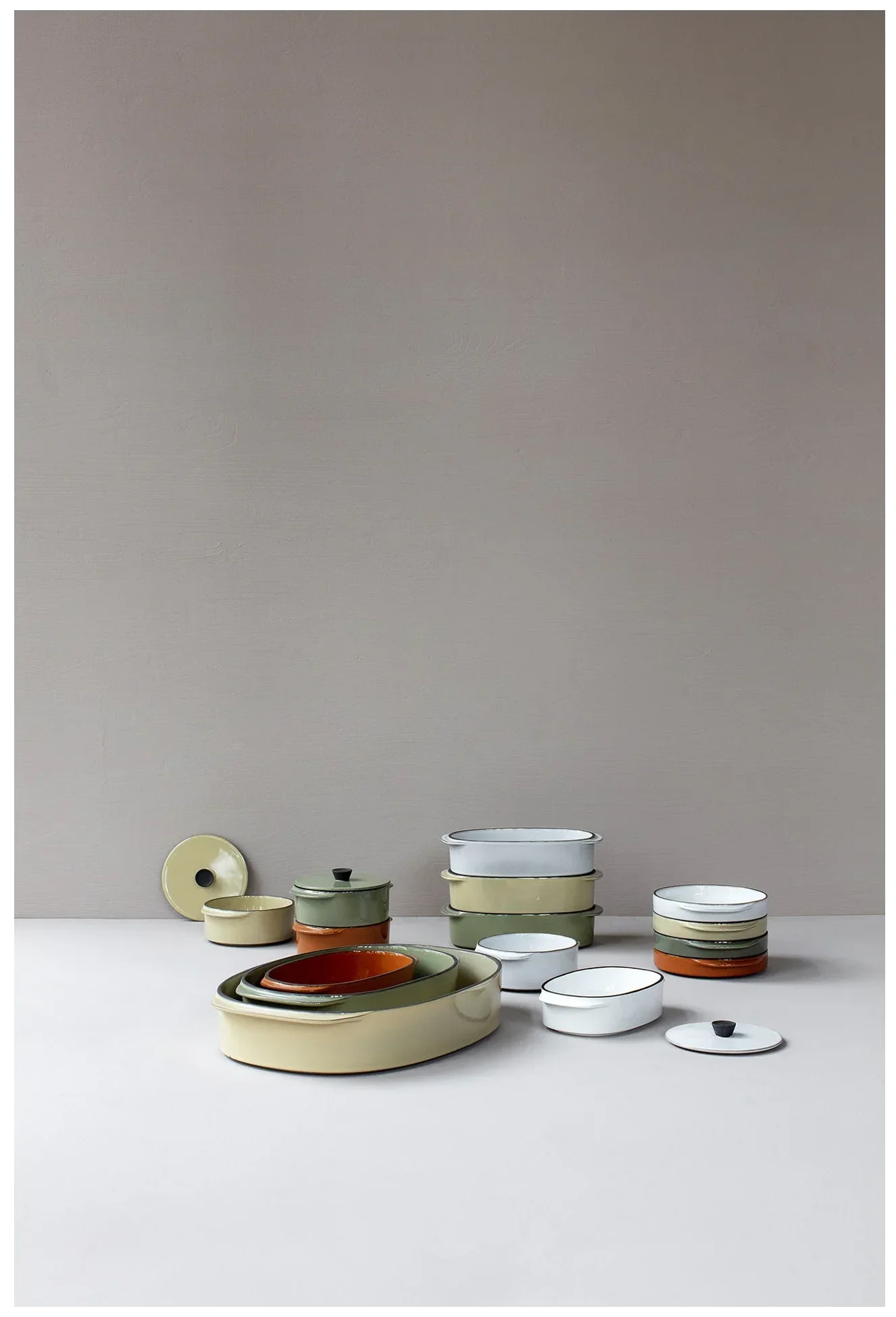 CARACTERE Nádoba/ pekáč 34 x 25cm Kardamom / REVOL