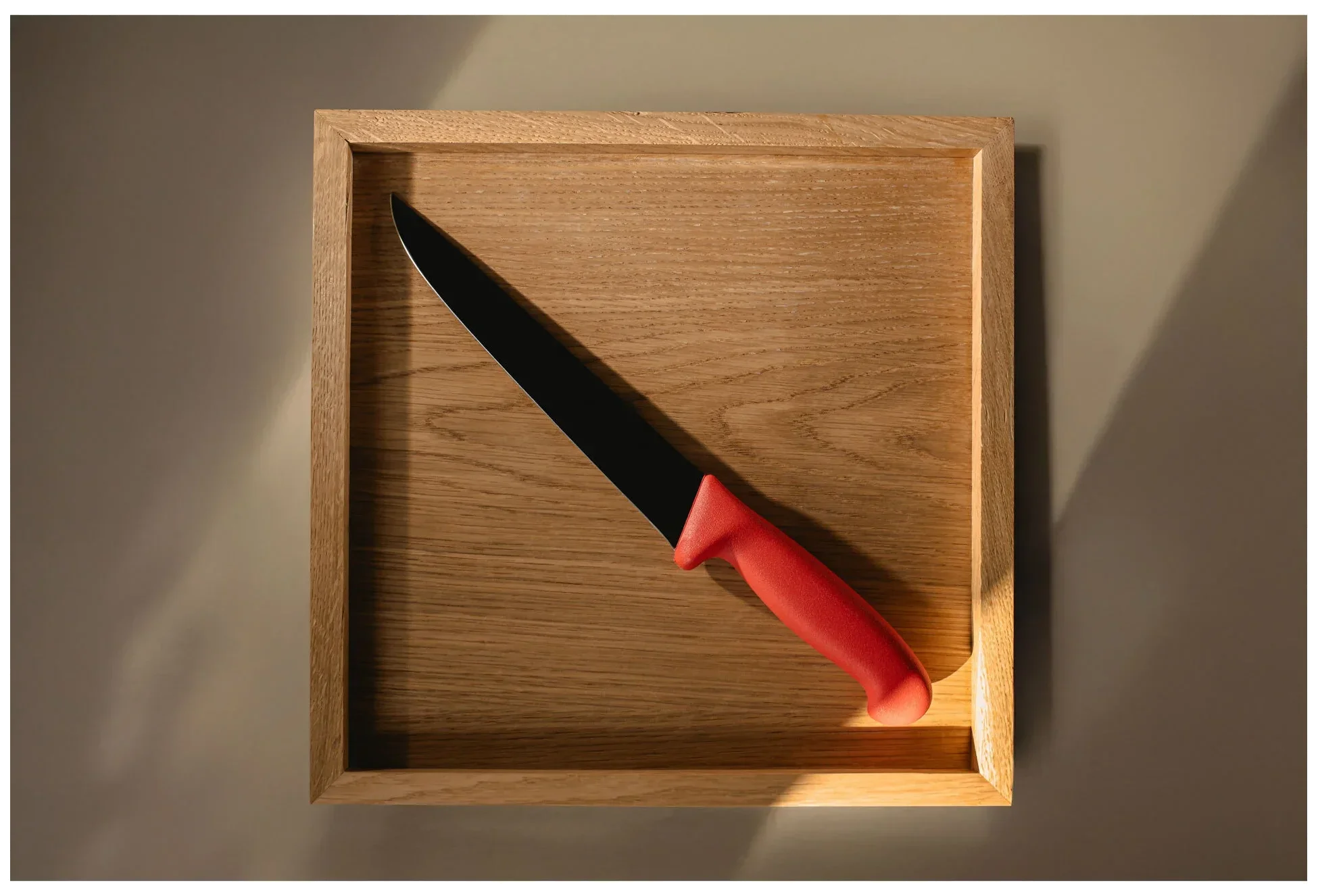 TOMGAST Červený univerzální nůž, délka 21 cm