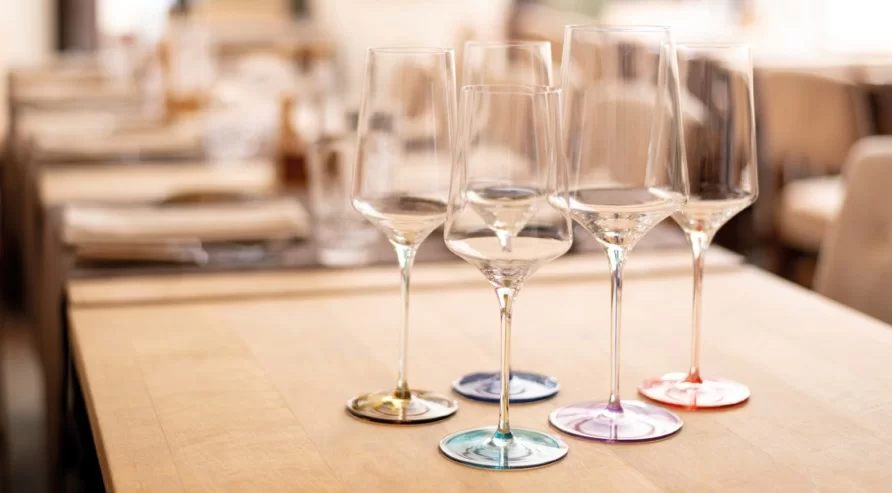 Kieliszki INK ZWIESEL HANDMADE do białego wina z kolorową stopką